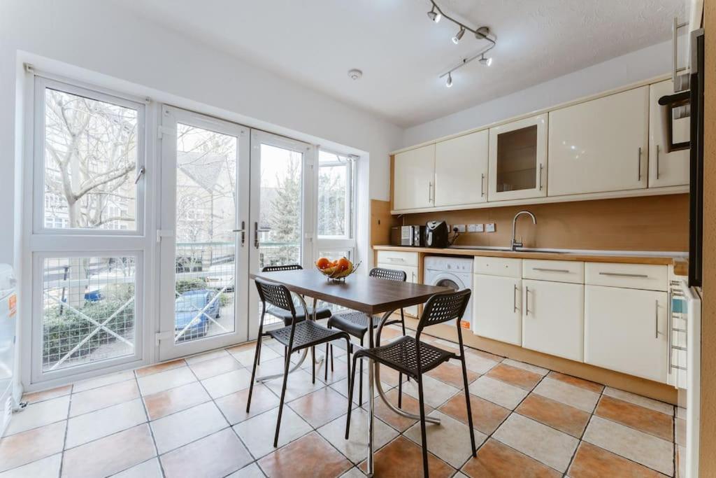 Up To 4 People, Room In A Share House Next To London Bridge Eksteriør billede